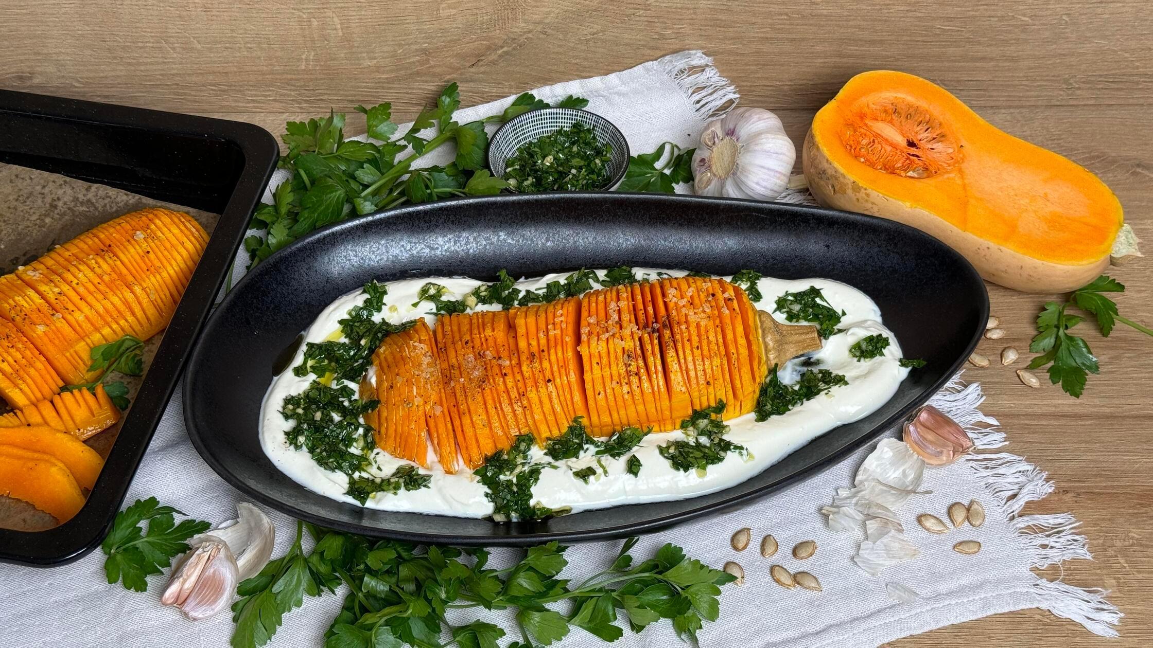 Der gefächerter Butternut-Kürbis auf Feta-Creme stammt von Saskia Fackelmann.