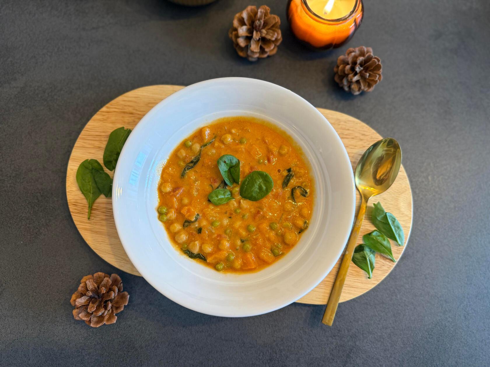 Warm im Magen wird es beim Kichererbsen-Spinat-Eintopf von Else Weigmann.