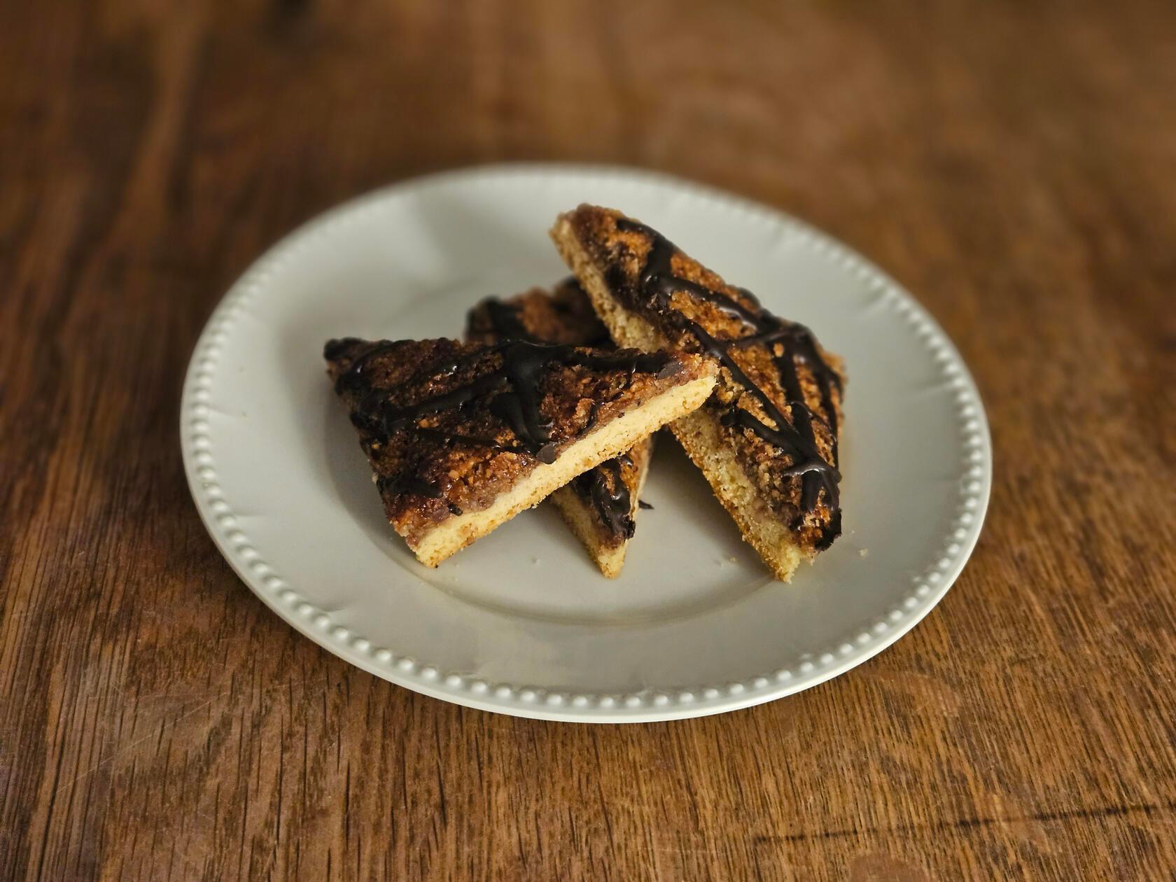 Mia Deinzer hat gebacken, und zwar Nussecken.