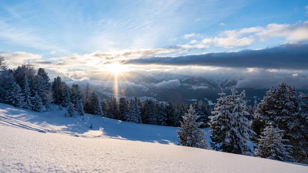 Im Dezember startet der Winter und bringt kaltes Wetter, niedrige Temperaturen, Schneelandschaften - und spannende neue Bücher. Wir haben einige, vielversprechende Neuerscheinungen ausgesucht.