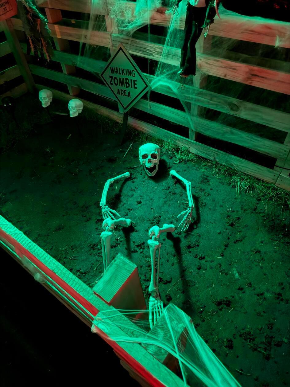 Das Labyrinth besteht aus Räumen und Gängen, die verschiedene Themen haben.