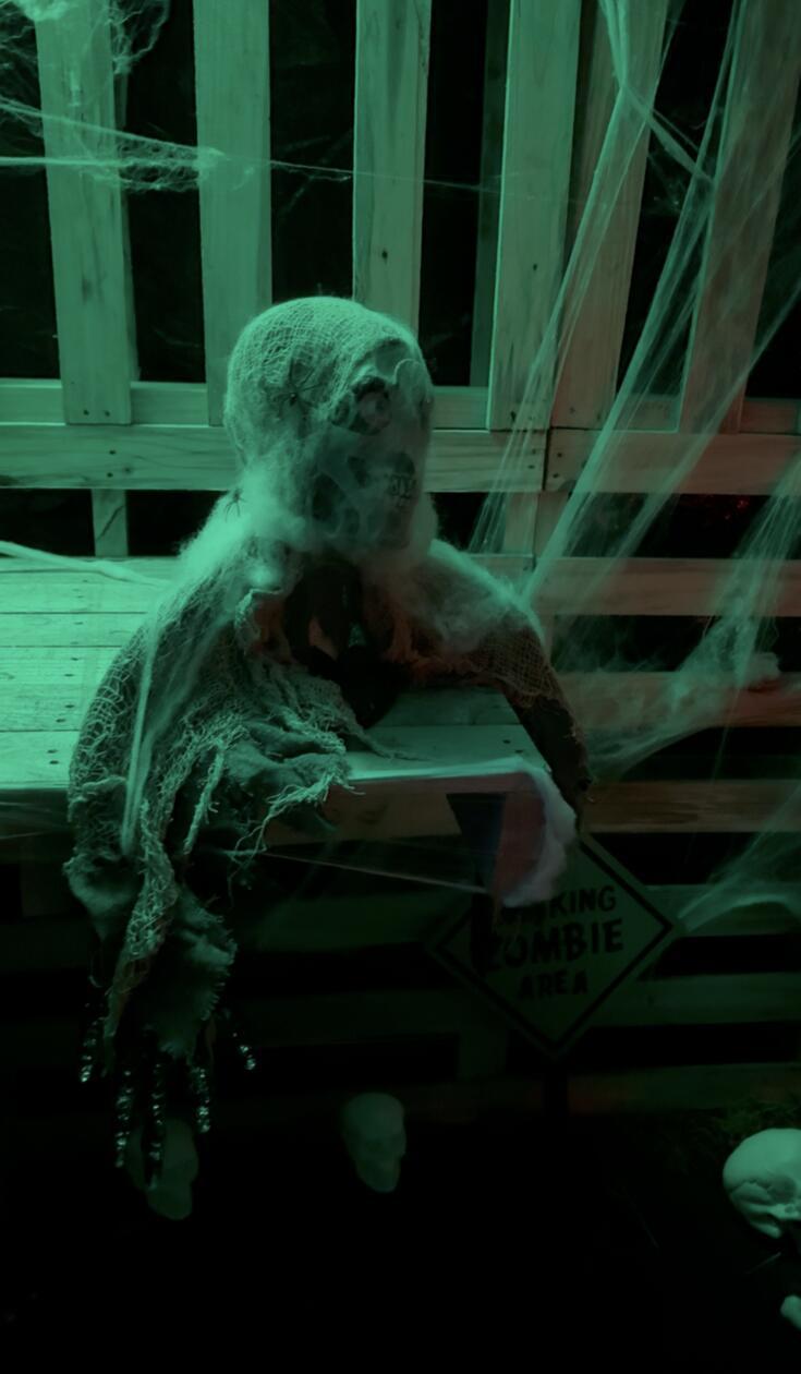 Einige Figuren bewegen sich, sobald man vorbeiläuft.