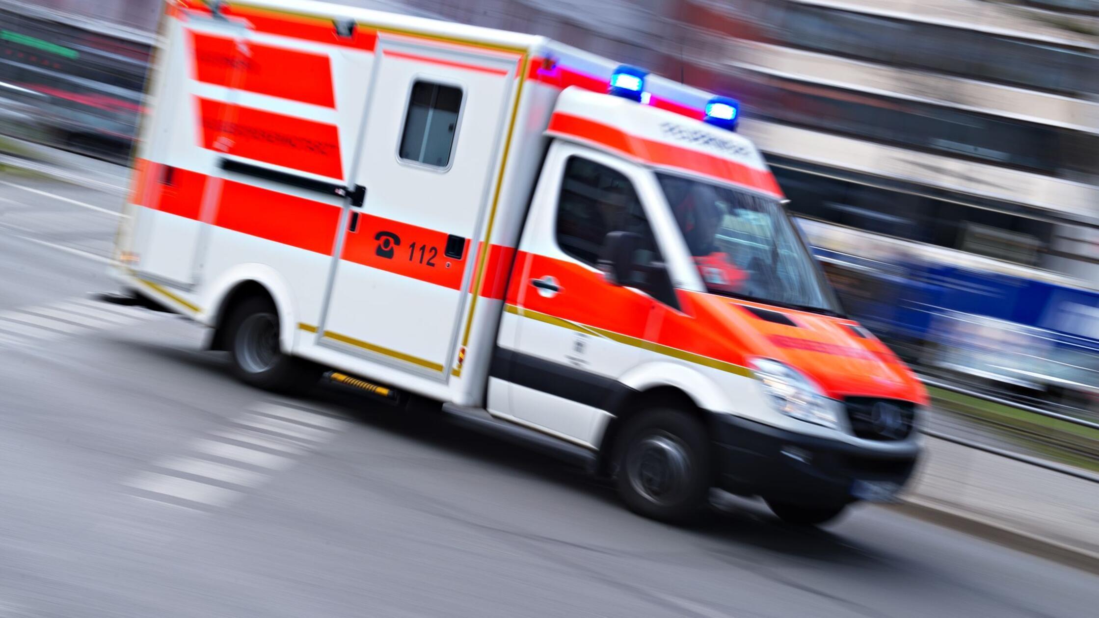 Zwölfjähriger Radfahrer stirbt bei Unfall auf Kreuzung