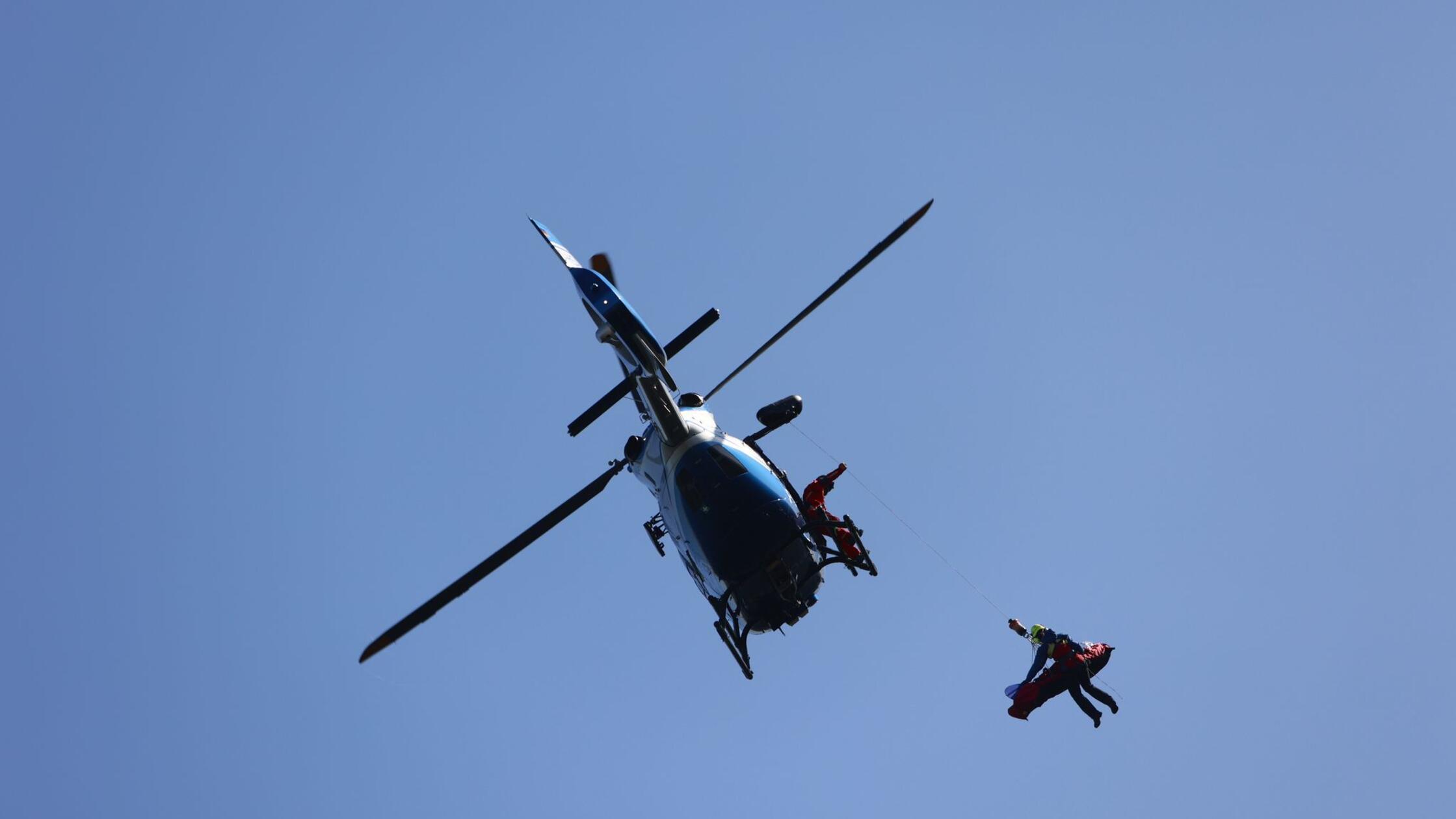 Nach vier Tagen: Bergwacht rettet unterkühltem Wanderer mit spektakulärer Aktion das Leben