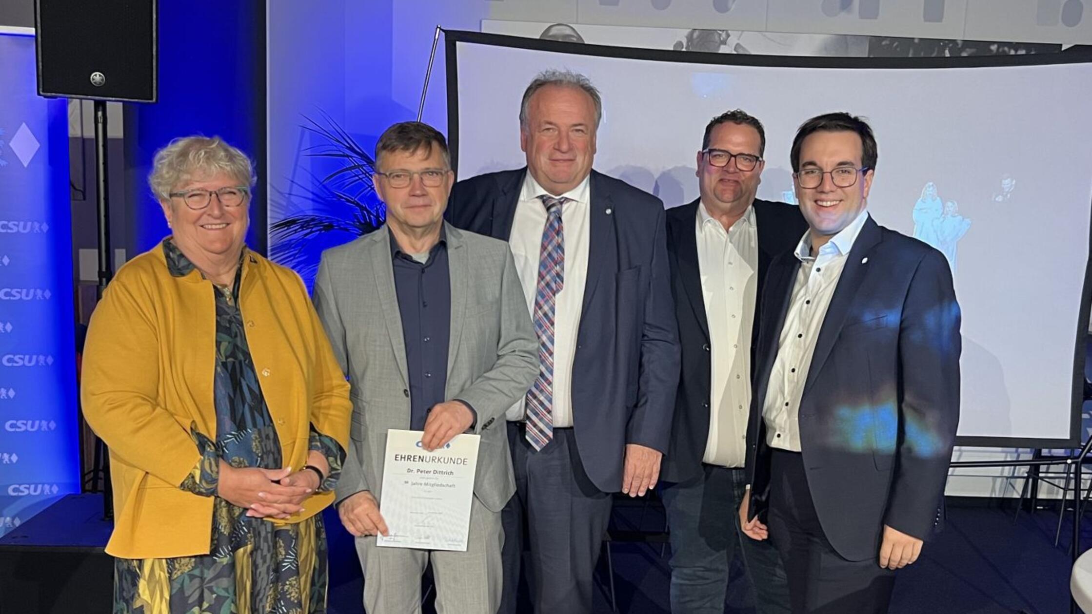 von links: Ruthild Schrepfer, Dr. Peter Dittrich, 