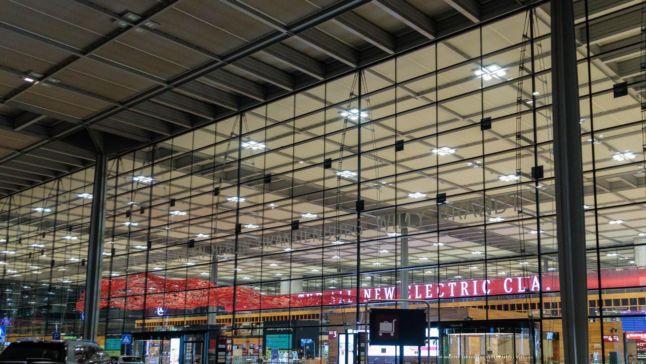 Drohnen-Sichtung: Flugverkehr am BER für knapp zwei Stunden eingestellt