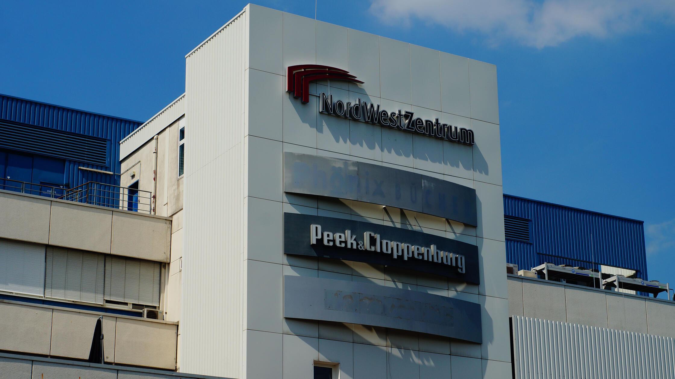 Panik und mehrere gemeldete Schüsse in Shoppingcenter sorgen für Großeinsatz in Frankfurt