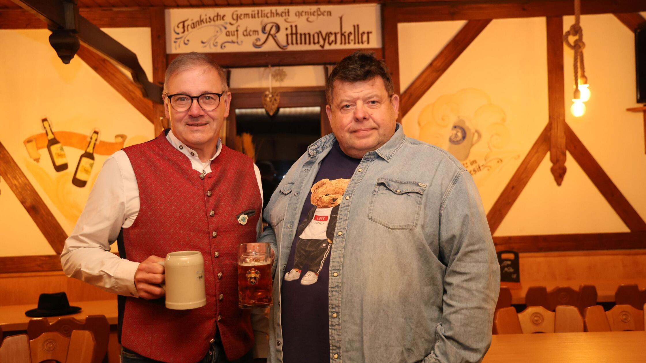 Brauereichef Georg Rittmayer mit dem neuen Pächter