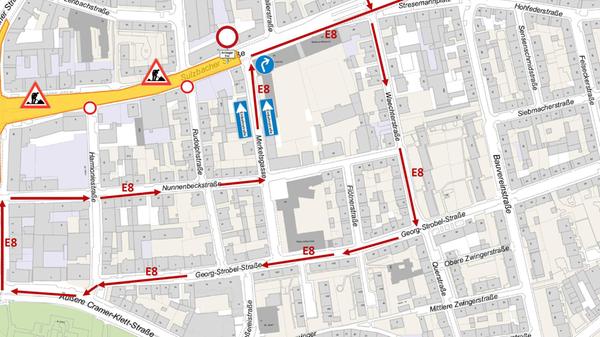 Auf der rotmarkierten Strecke der VAG-Buslinie E8