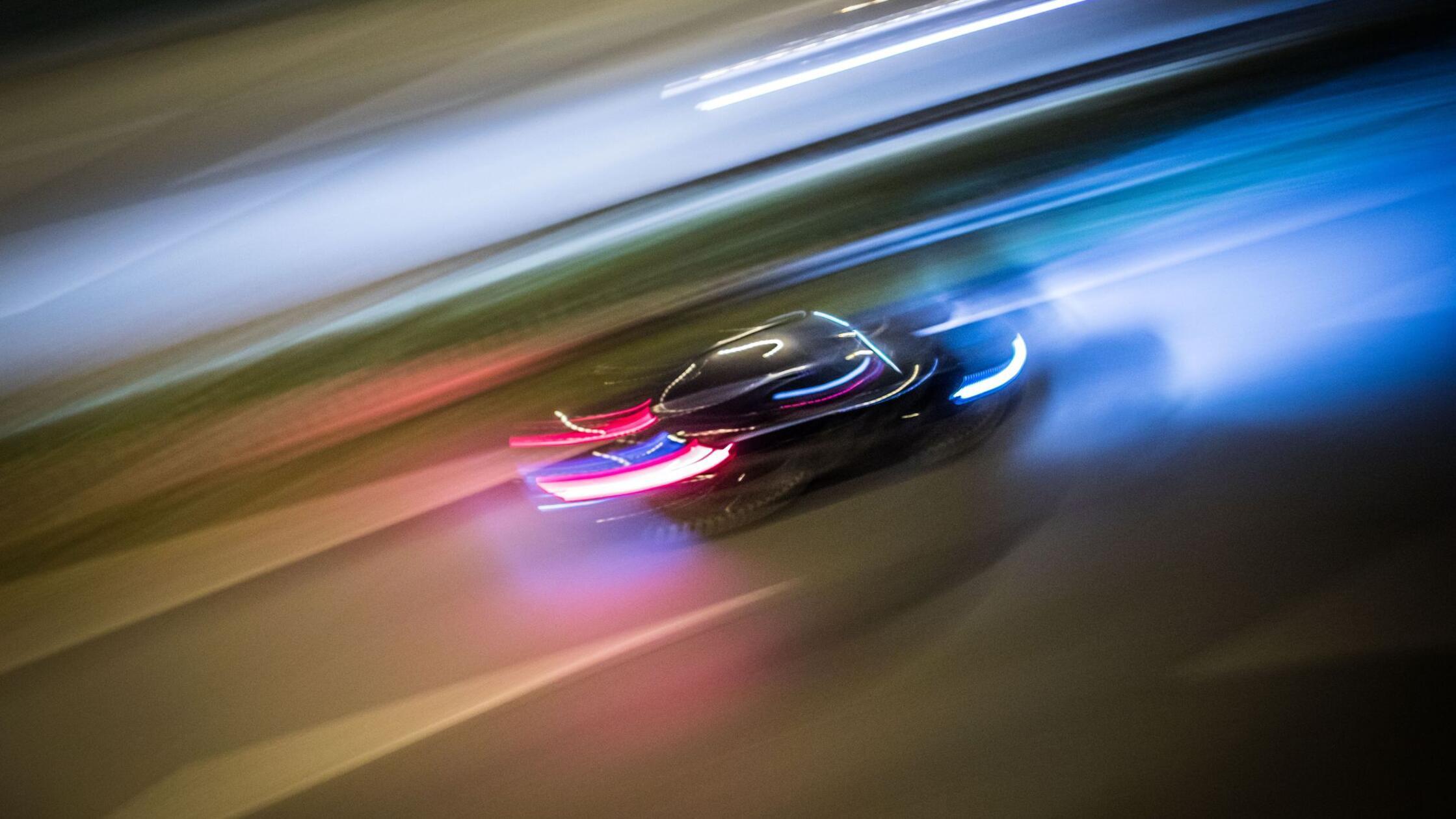 Flucht vor Polizei endet mit Unfall – Zwei Beamte verletzt