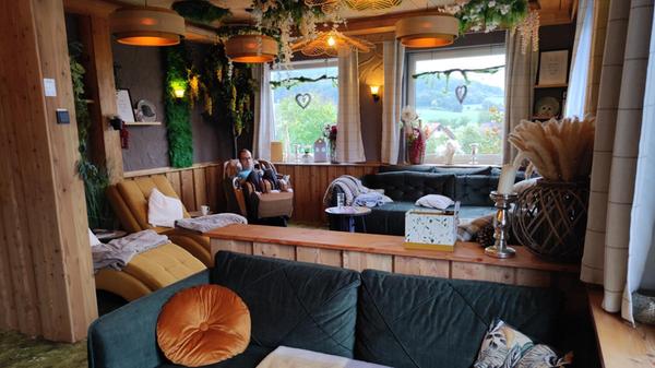 Während die Kinder in der Betreuung sind, können sich die Eltern in der "Elternlounge" entspannen.