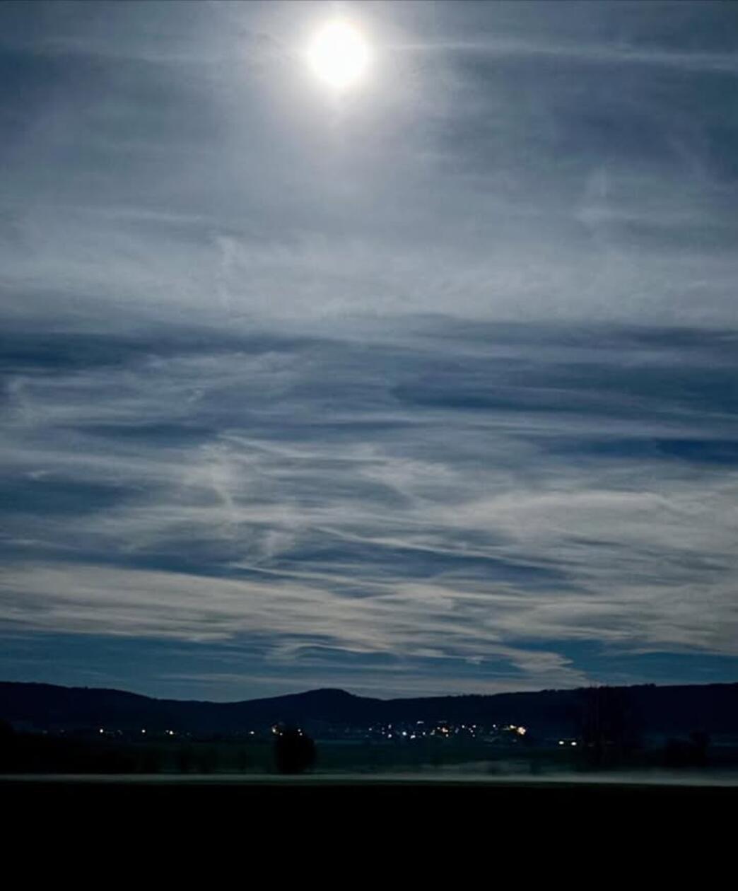 Auch in Unterfranken, wie hier in Hofheim, war der Supermond gut zu bestaunen. Nur an der Nordsee- und Ostseeküste sei die Bewölkung für eine freie Sicht zu dicht gewesen, berichtete der Deutsche Wetterdienst.