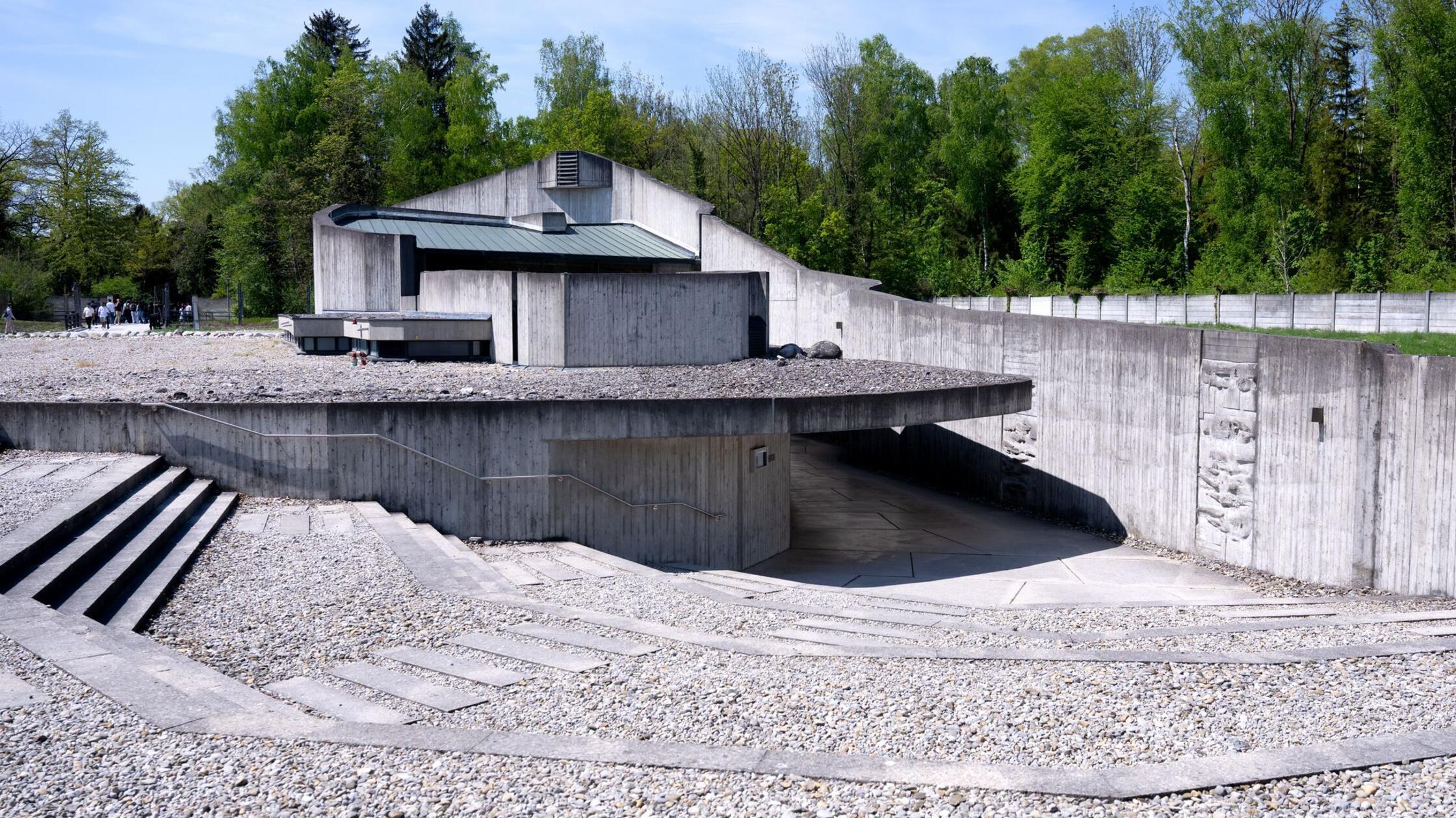 Iz cerkve v Dachauu ukradeno Nagelkreuz, naročeno novo