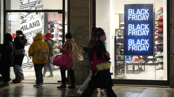 Black Friday continues in clothing stores downtown