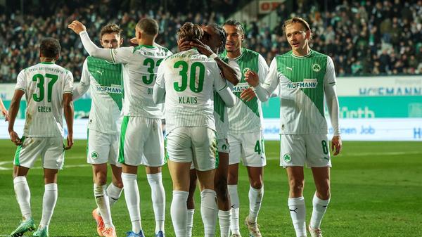 Die Fürther jubeln ausgiebig...