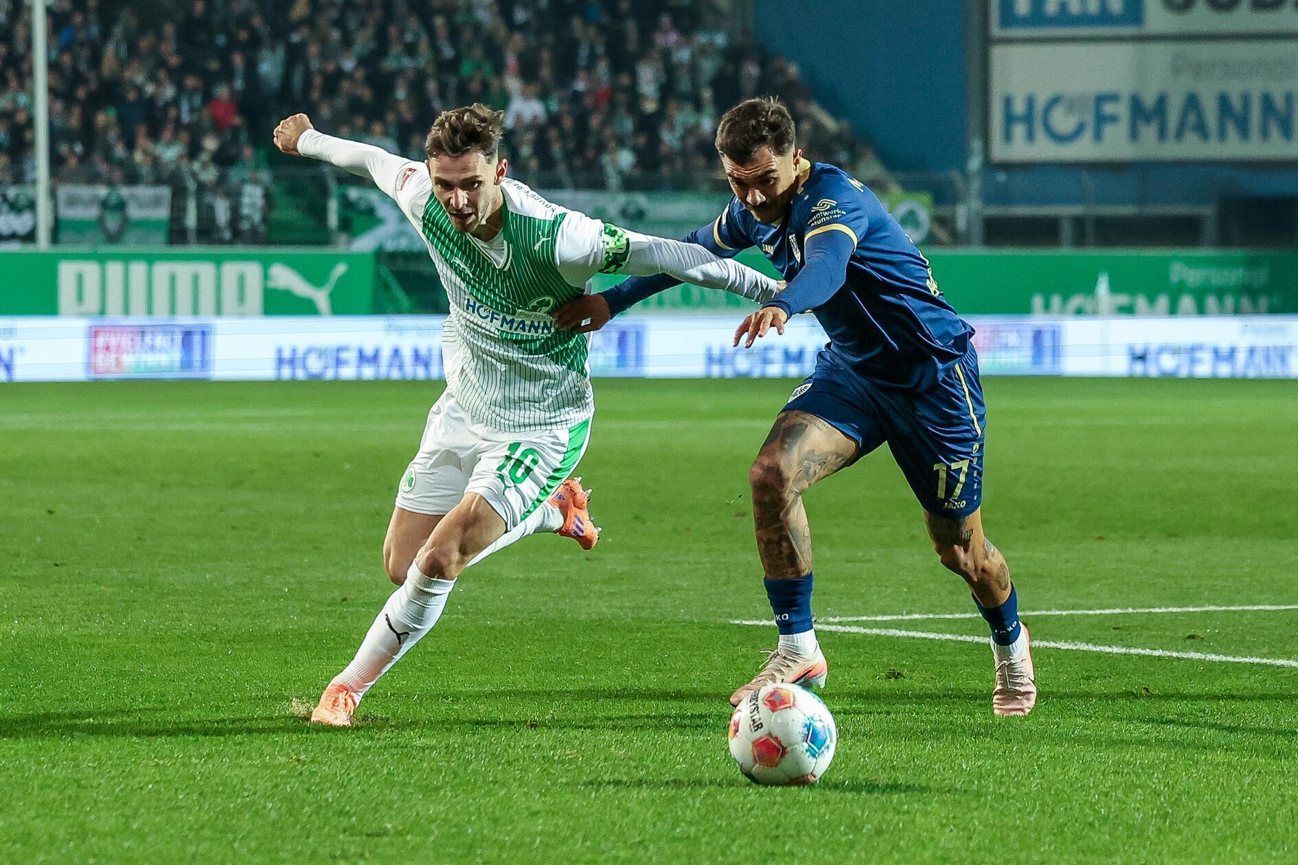 Das Kleeblatt bleibt bemüht, kommt bis zum Pausenpfiff aber zu keinen weiteren Torgelegenheiten mehr.