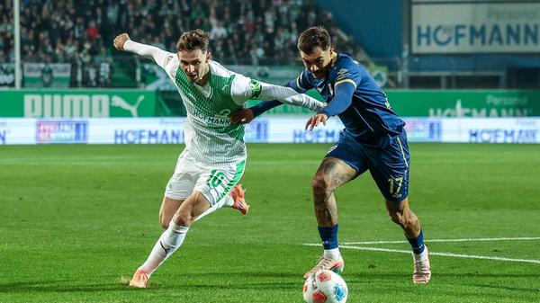 Das Kleeblatt bleibt bemüht, kommt bis zum Pausenpfiff aber zu keinen weiteren Torgelegenheiten mehr.