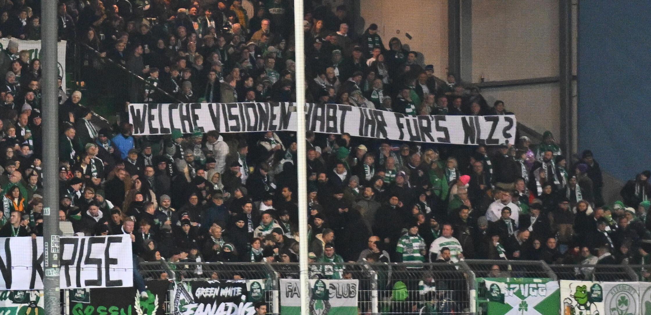 "Welche Visionen habt ihr fürs NLZ (Nachwuchsleistungszentrum)?" Die Anhänger machen ihrem Unmut über die Entwicklung der vergangenen Monate Luft.