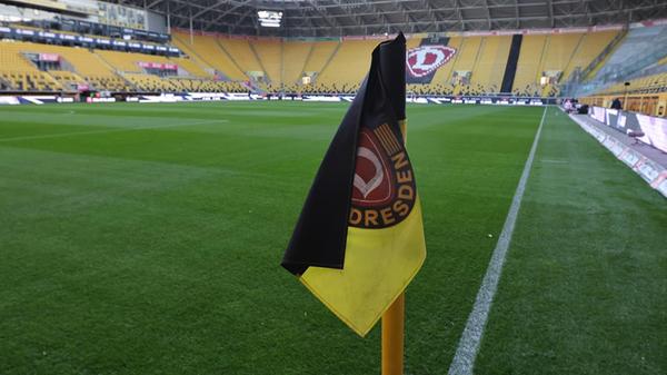 Der 1. FC Nürnberg klettert weiter in der 2. Fußball-Bundesliga. Die Franken gewannen beim Aufsteiger Dynamo Dresden mit 2:1 (1:1) und rückten vorerst als Neunter in die obere Tabellenhälfte vor. Bereits nach 14 Sekunden...