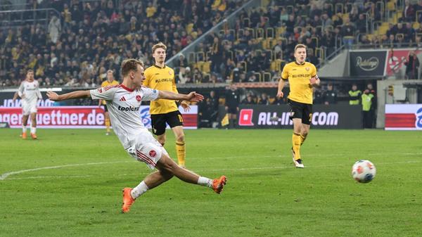 Überrascht der FCN jedoch schon wieder, als nur wenige Minuten nach dem Seitenwechsel absolviert sind. Zum Matchwinner wird dann auf einmal...
