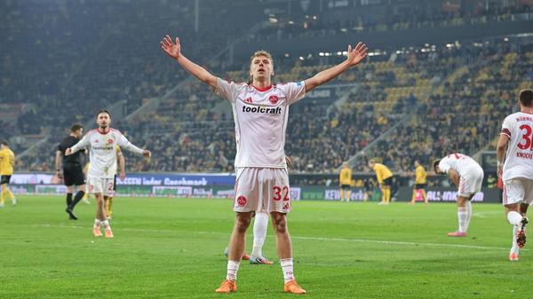 Nach dem Seitenwechsel wirkte Nürnberg zielstrebiger. Folgerichtig gelang dann auch schnell die erneute Führung. Danach zogen sich die Gäste aber zurück und lauerten auf Konter, die sich vermehrt ergaben.
