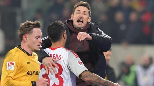 Dynamo war bemüht, aber einfach nicht genau im Passspiel. Chancen ergaben sich dennoch, doch Nils Fröling (71.) vergab in guter Position. Viel mehr gelang den Gastgebern gegen clevere Nürnberger nicht. Und dann...