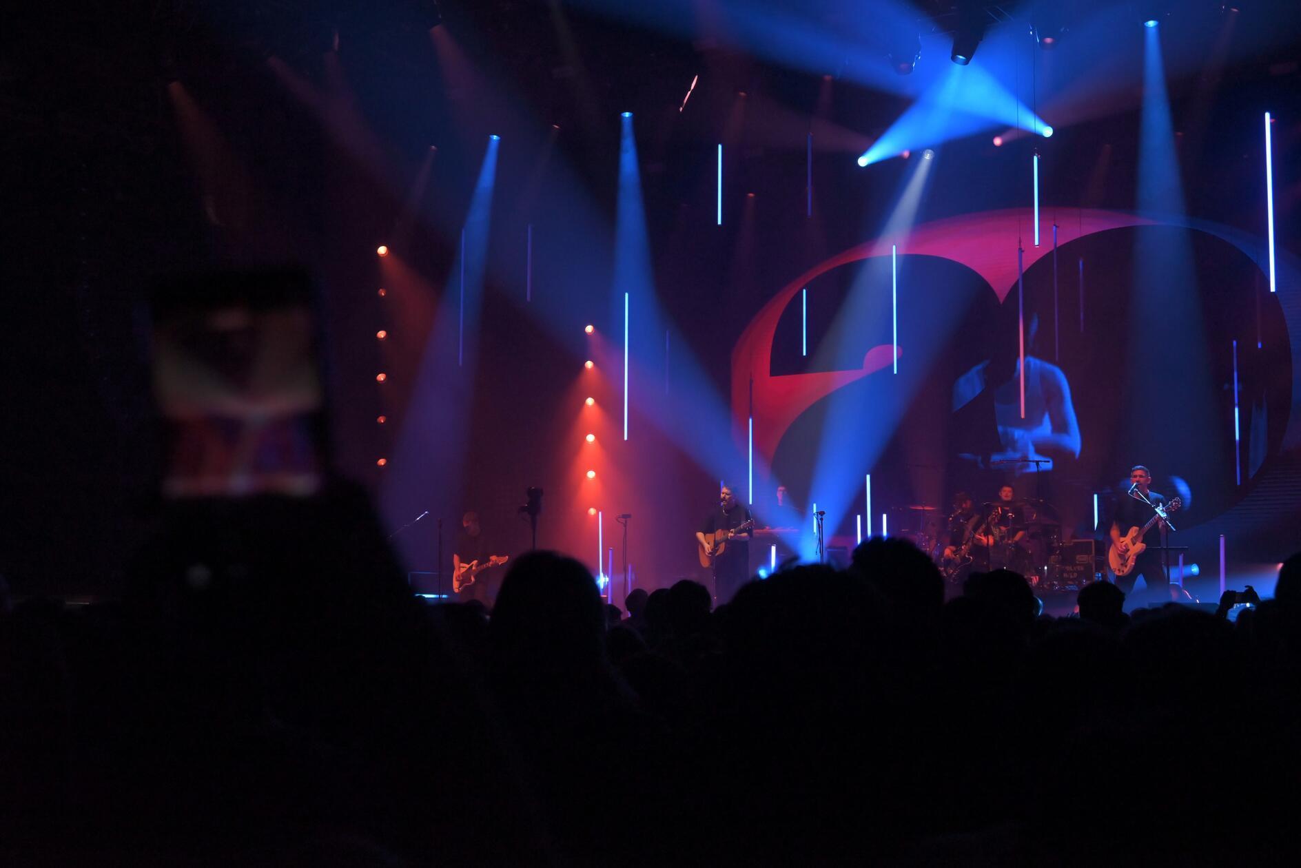 Die Band besteht aus sechs Mittevierziger...