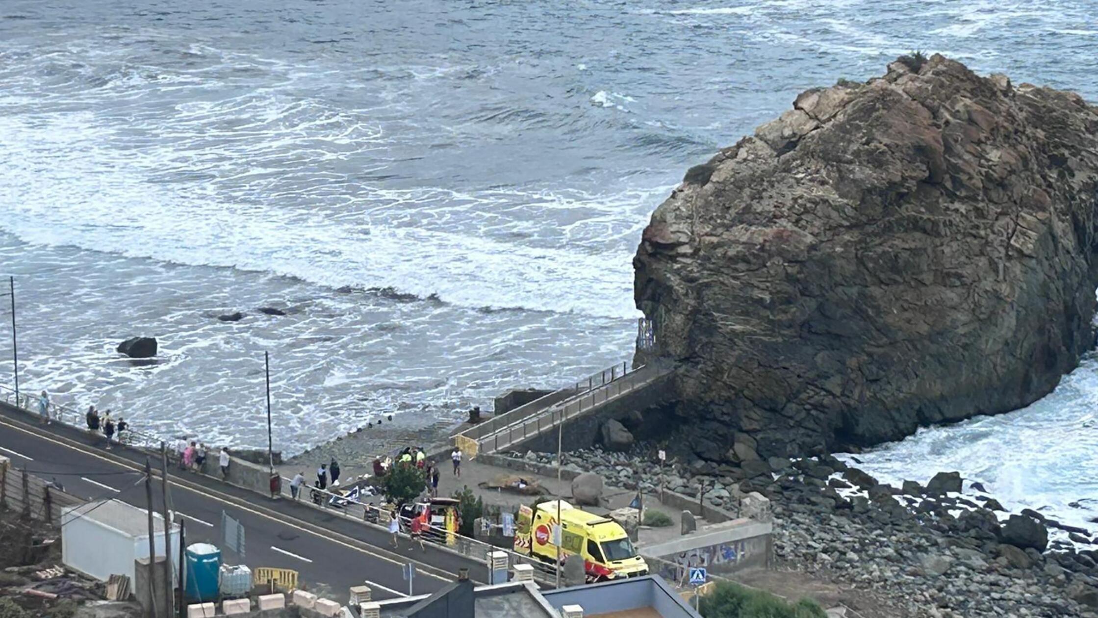 Auch drei Deutsche durch Riesenwellen auf Teneriffa verletzt