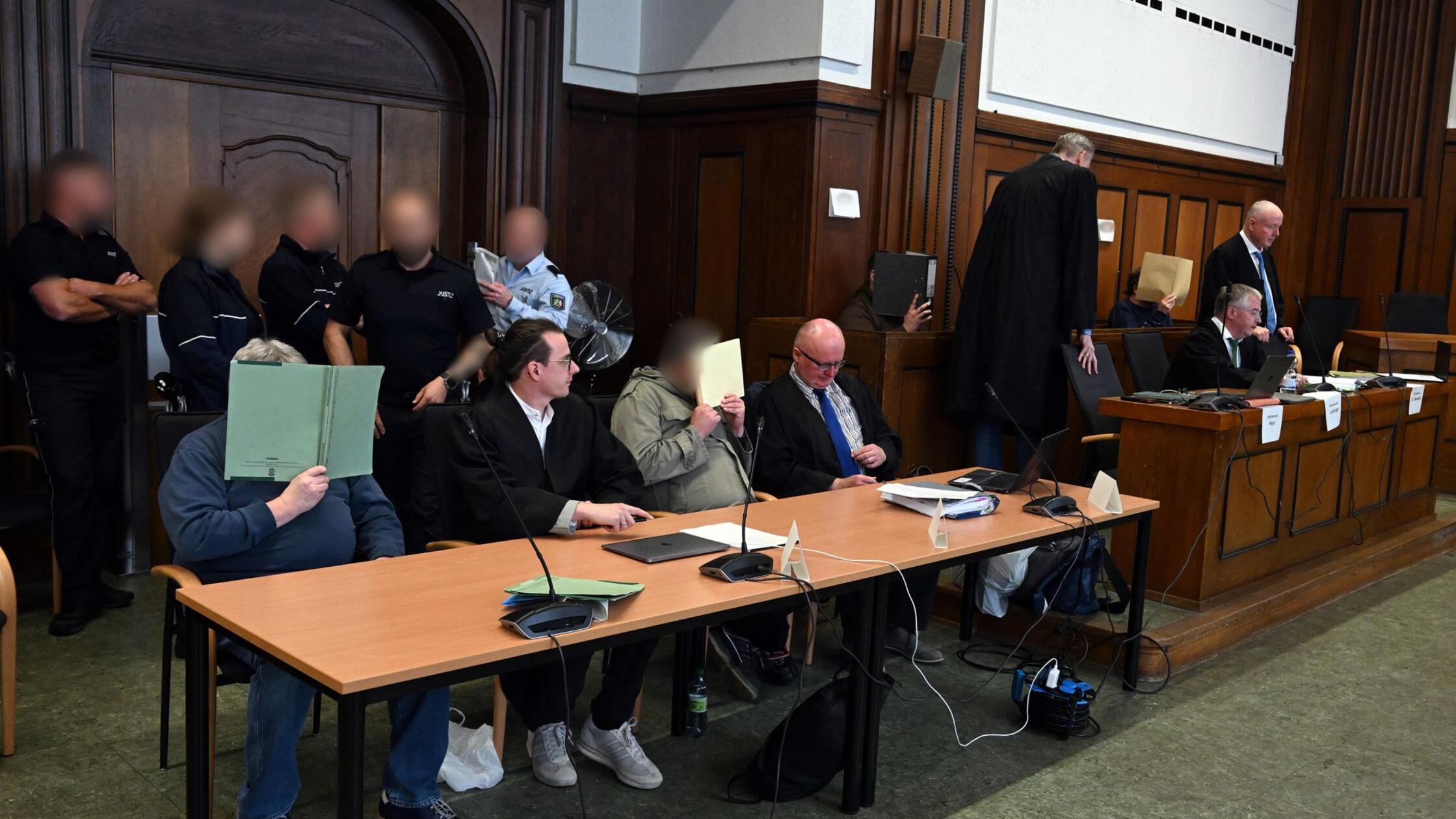 Lange Haftstrafen für Kinderpornografie-Bande