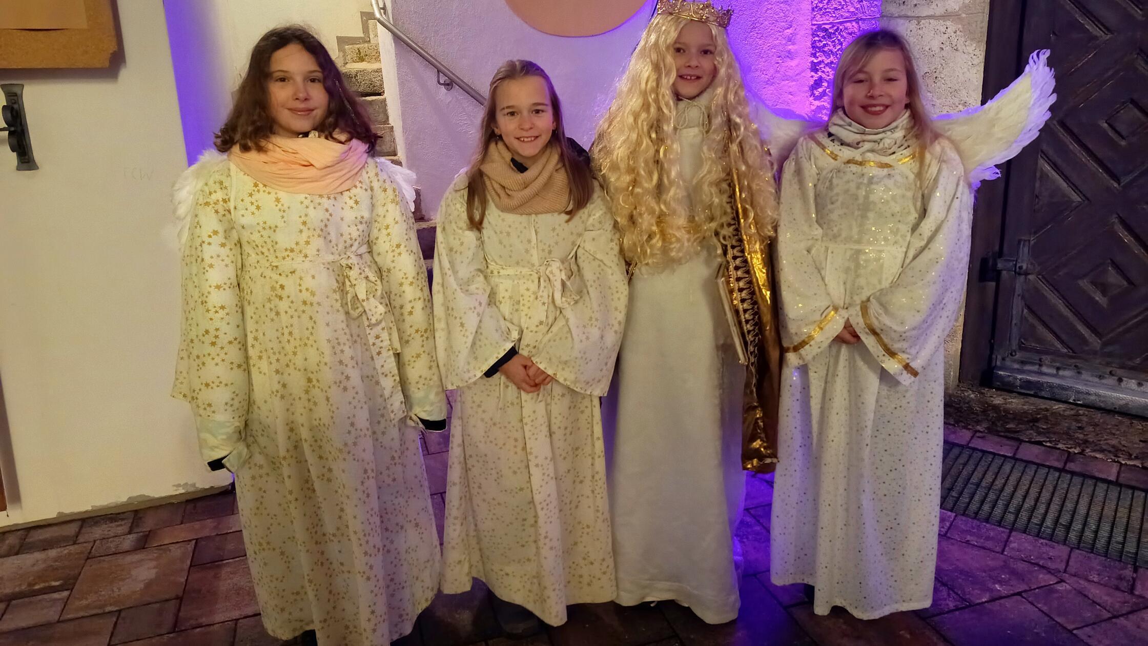 Das Wichsensteiner Christkind Lisa Spörl eröffnete