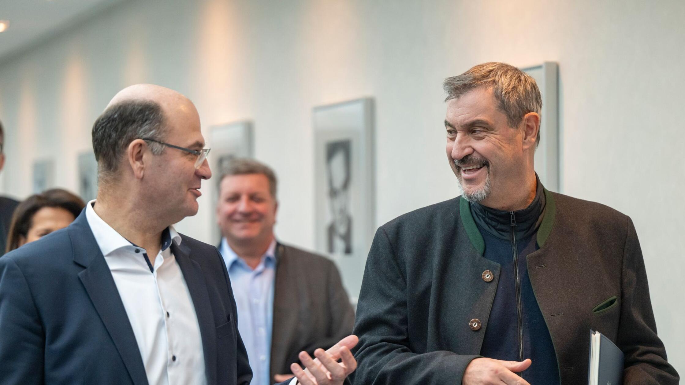 Albert Füracker, (l, CSU) Staatsminister für Finan