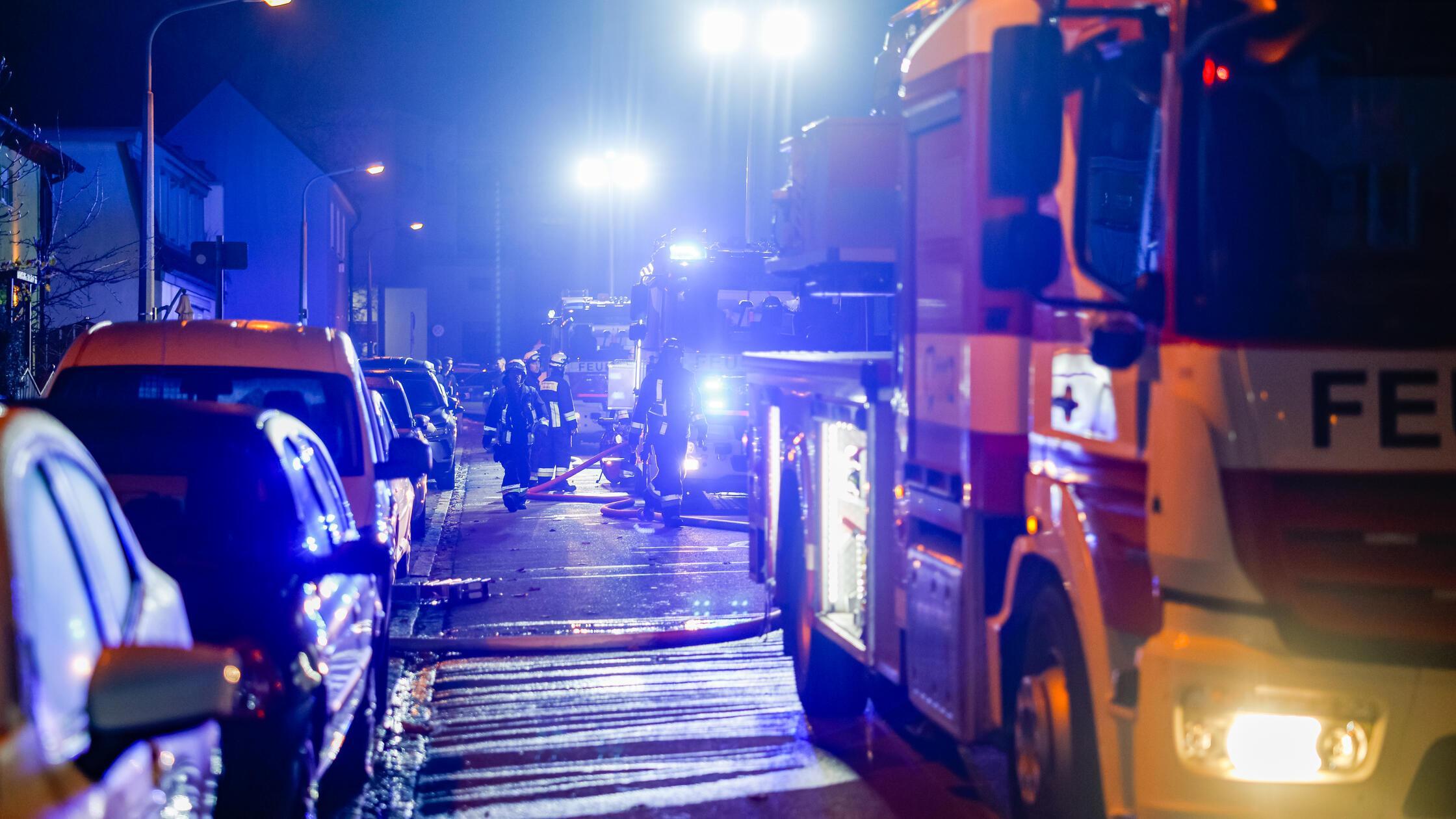 Einsatz im Bezirk Hohe Marter: Zwei Menschen bei Brand in Nürnberg verletzt