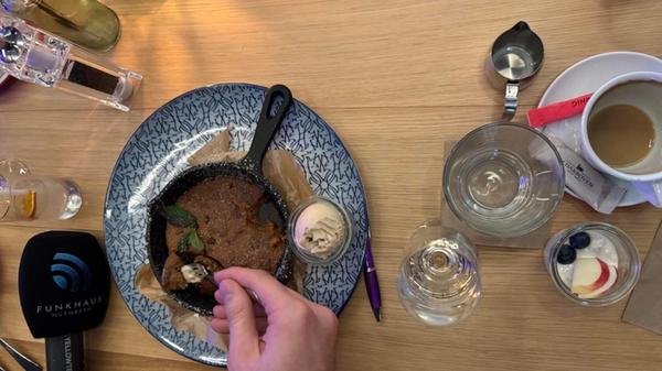 Topseller, so die Angaben, in den Wilma-Wunder-Filialen ist der Pfannenkeks, der heiß und dampfend mit Vanille-Hafereis serviert wird.