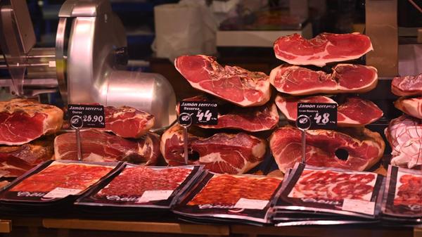 Kochkurs in Palma - der bekannte Jamon Serrano Schinken ist in unterschiedlichen Preislagen erhältlich.