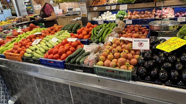 Kochkurs in Palma - auch Gemüse gibt es in allen Varianten. Die gelb-blassrote Sorte Ramallet (vorne, 2. von rechts) ist typisch für die Insel.