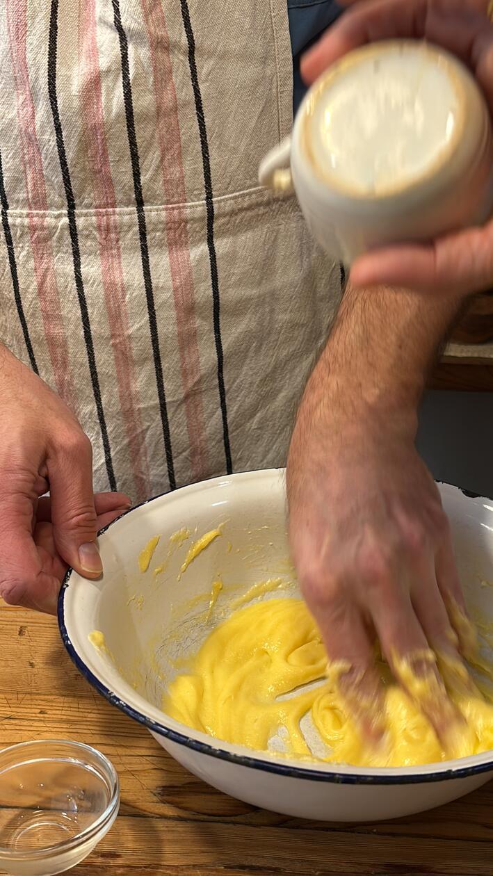 Kochkurs in Palma - Schweineschmalz, mit der Hand verrührt.