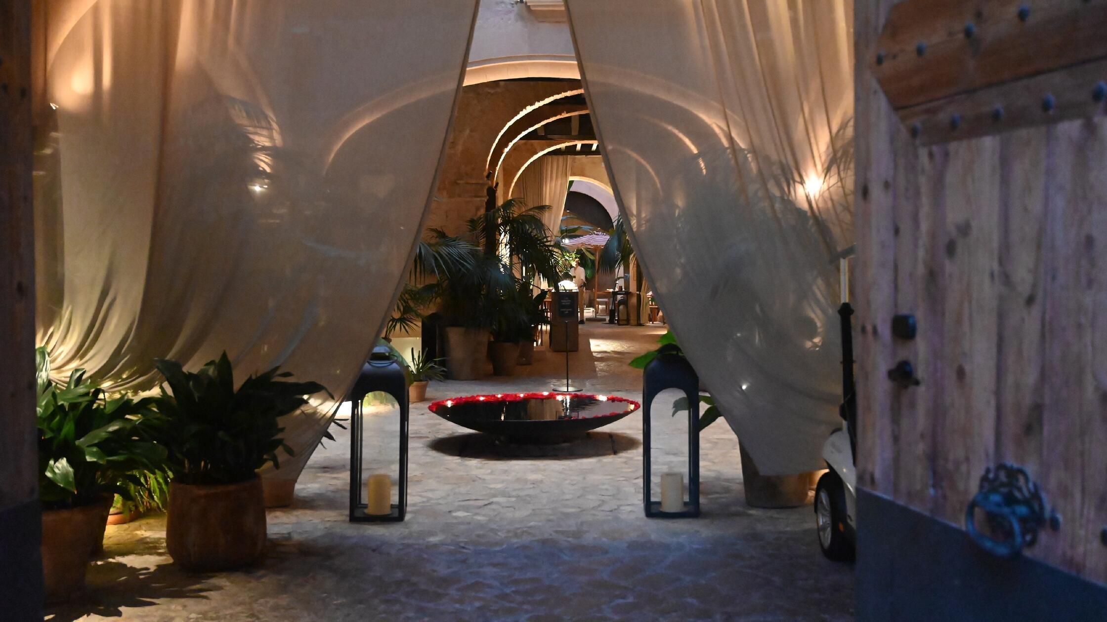 Eindrücke aus Palma, der Hauptstadt von Mallorca: Blick in den Eingangsbereich des besonders noblen Nobis Hotel Palma.