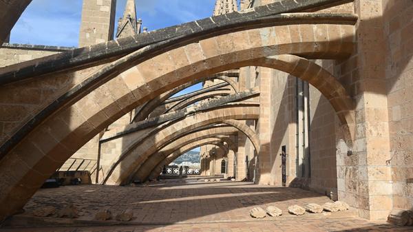 Eindrücke aus Palma, der Hauptstadt von Mallorca: Das Dach der Kathedrale ist gegen Eintritt besuchbar.