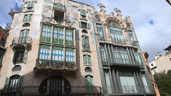 Eindrücke aus Palma, der Hauptstadt von Mallorca: Unter anderem ein Zahnarzt ist in dem Gebäude aktiv. Fränkische Zahnärzte sind zumeist in etwas weniger interessanten Gebäuden zu finden.