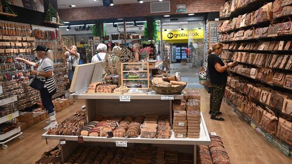 Eindrücke aus Palma, der Hauptstadt von Mallorca: Dieses Geschäft hat sich auf Kork spezialisiert.