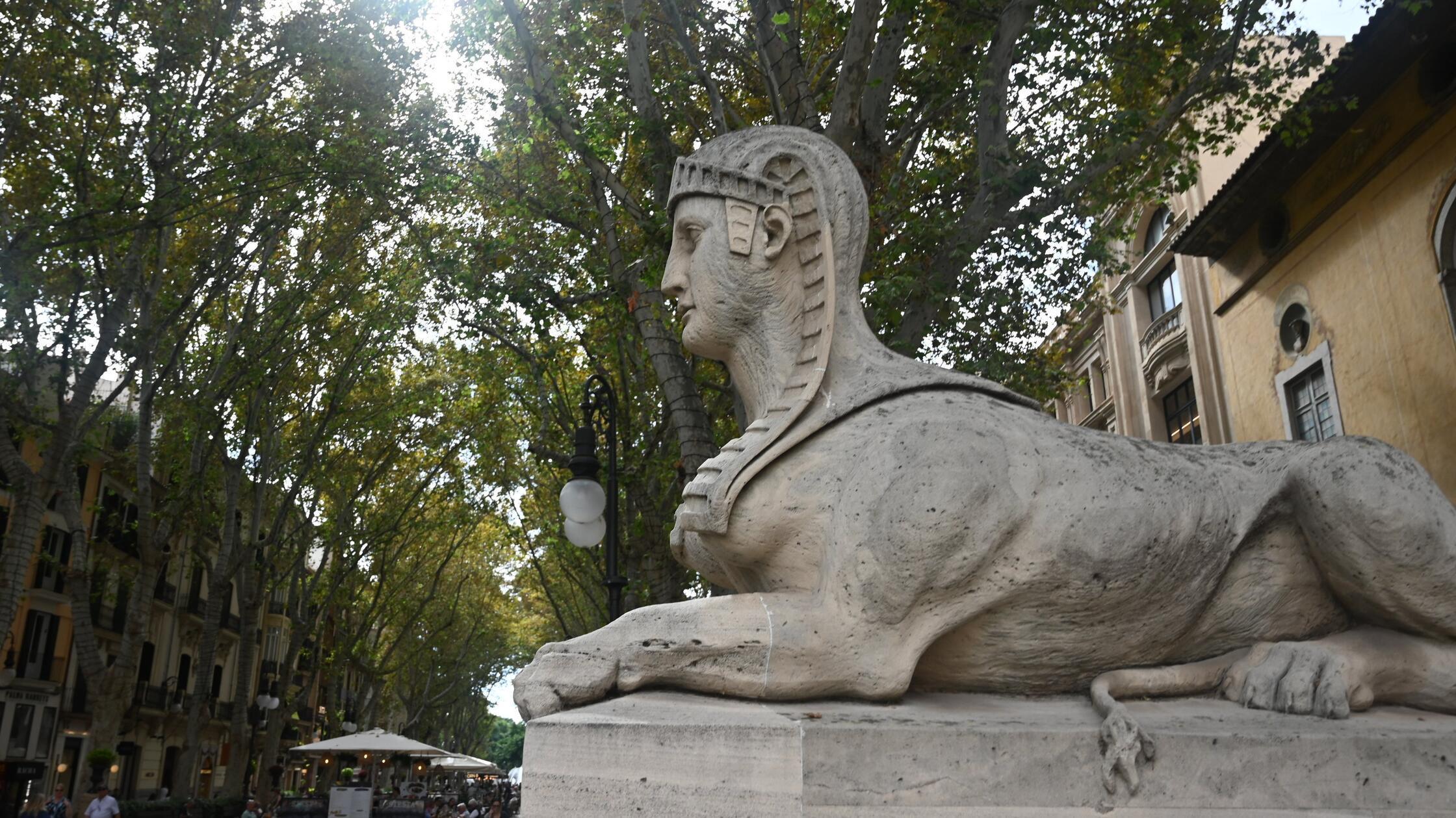 Eindrücke aus Palma, der Hauptstadt von Mallorca: An der Flaniermeile Passeig del Born findet sich diese Figur.