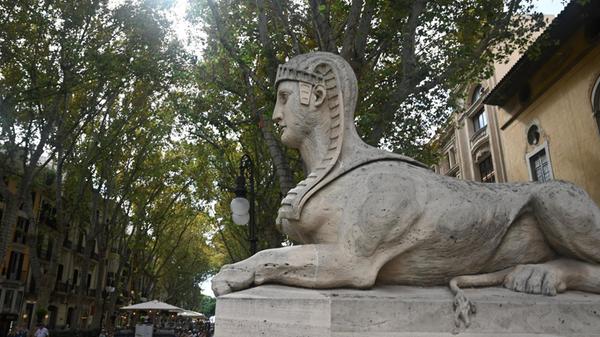 Eindrücke aus Palma, der Hauptstadt von Mallorca: An der Flaniermeile Passeig del Born findet sich diese Figur.