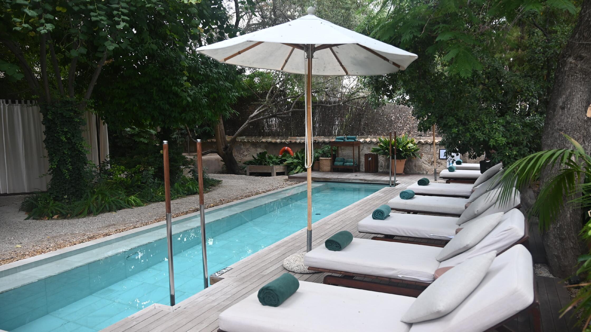 Eindrücke aus Palma, der Hauptstadt von Mallorca: Das Can Bordy Grand House & Garden bietet den wohl größten Garten in Palma. Auch ein Pool steht den Gästen zur Verfügung.