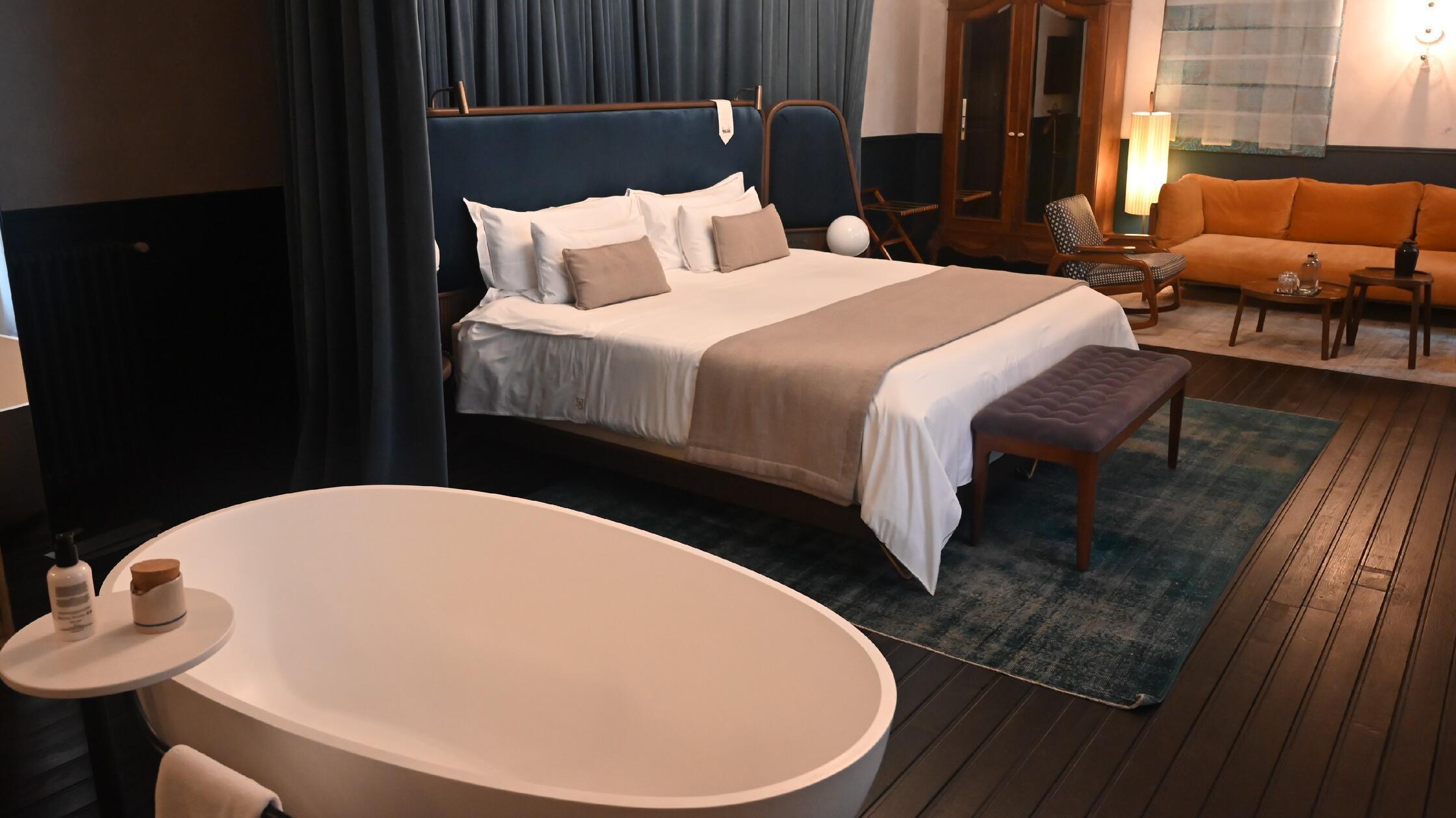 Eindrücke aus Palma, der Hauptstadt von Mallorca: Eines der schönsten Zimmer im Can Bordy Grand House & Garden. Der Raum diente früher als Ballsaal des Herrenhauses.