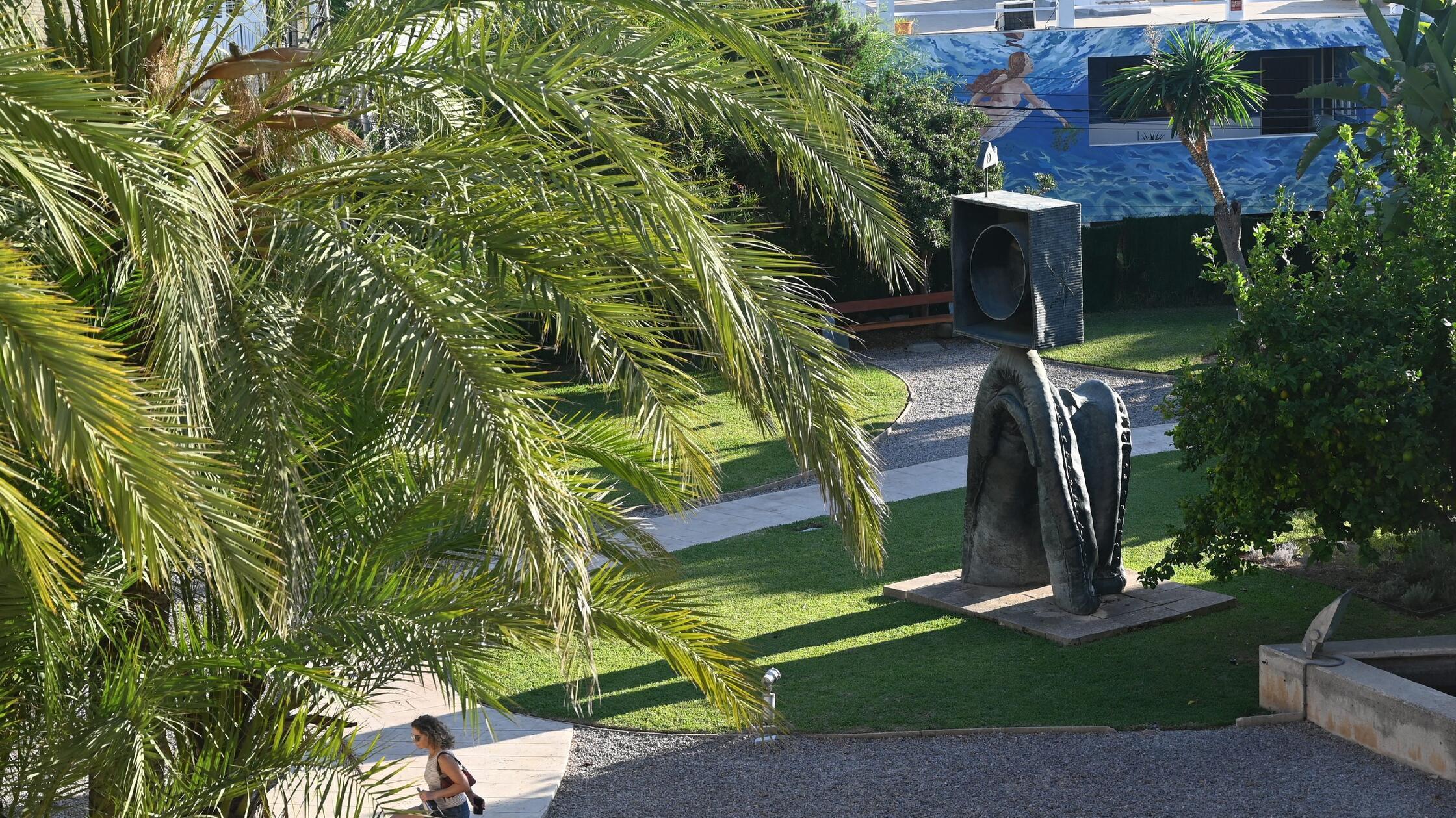 Eindrücke aus Palma, der Hauptstadt von Mallorca: Auch im Garten der Fundacio Miró Mallorca finden sich Kunstwerke.