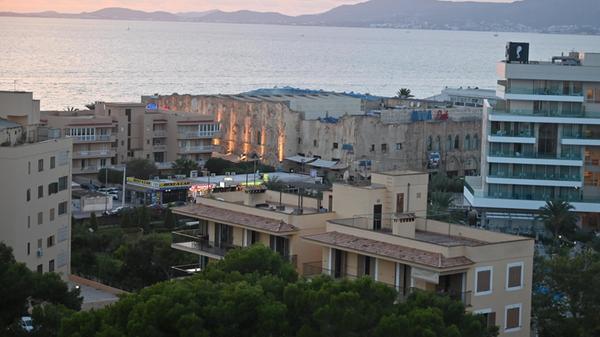 Eindrücke aus Palma, der Hauptstadt von Mallorca: Die Besonderheit des Iberostar Selection Llaut Palma ist die Dachterrasse mit Ausblick auf den Mega Park. Das Dachterrassenrestaurant ist öffentlich zugänglich.