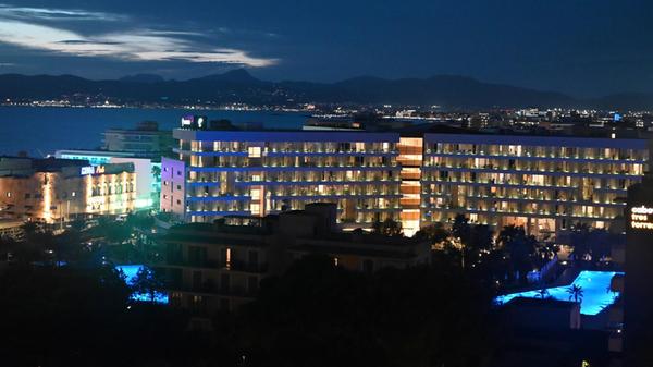 Eindrücke aus Palma, der Hauptstadt von Mallorca: Direkt hinter diesem Nachbarhotel liegt die Schinkenstraße.