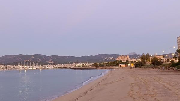 Eindrücke aus Palma, der Hauptstadt von Mallorca: Nur knaapp 15 Gehminuten von der Kathedrale entfernt liegt Palmas Strand Platja de Can Pere Antoni.