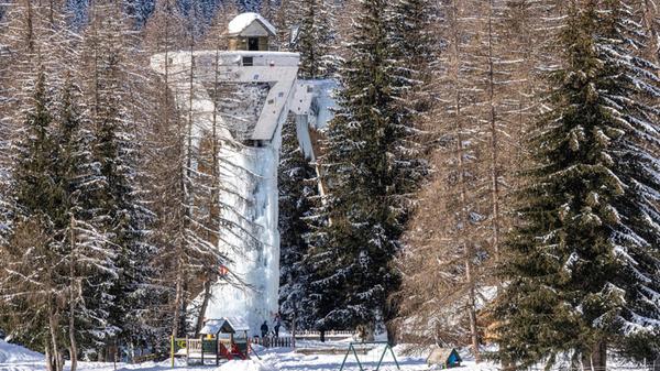 Eisturm in Champagny le Haut, einem Tal neben La Plagne.