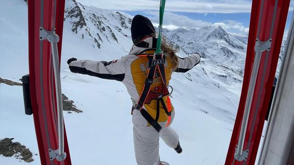 Auch fensterlose gondeln bringen Gäste über die Bergige
